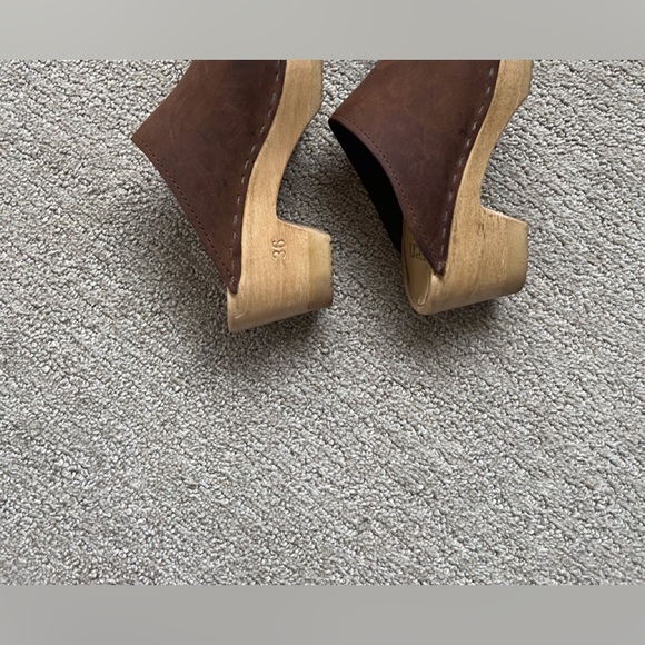 Brown peep toe Sven clogs, size 6 - Picture 4 of 4